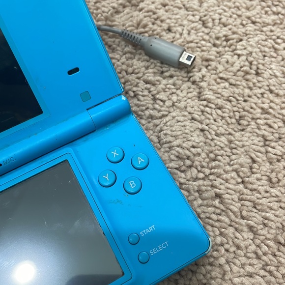 Used blue Nintendo DSI - Picture 5 of 5
